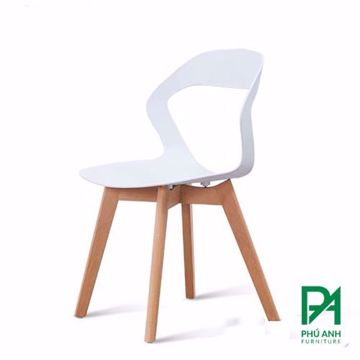 Ghế nhựa chân gỗ tạo kiểu hiện đại.